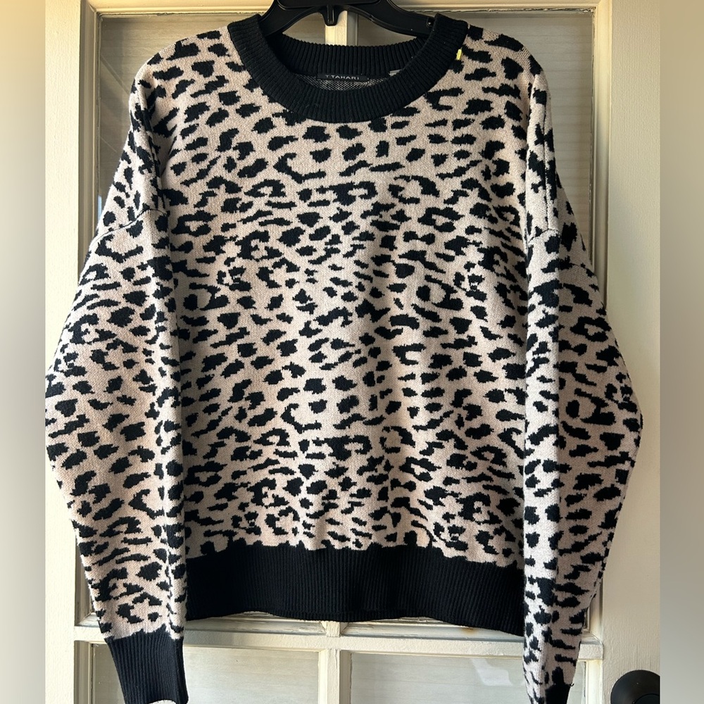 Women’s T Tahari Animal Print Sweater Sz L